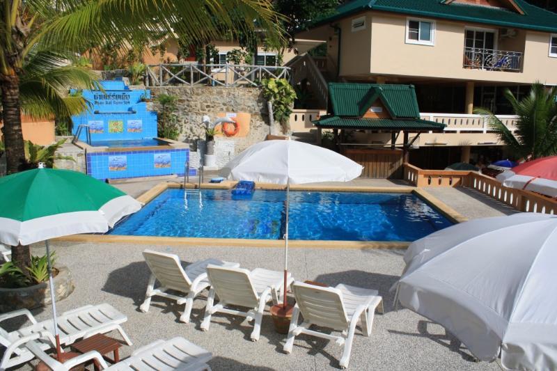 Patong Rai Rom Yen Resort Sha Exterior photo