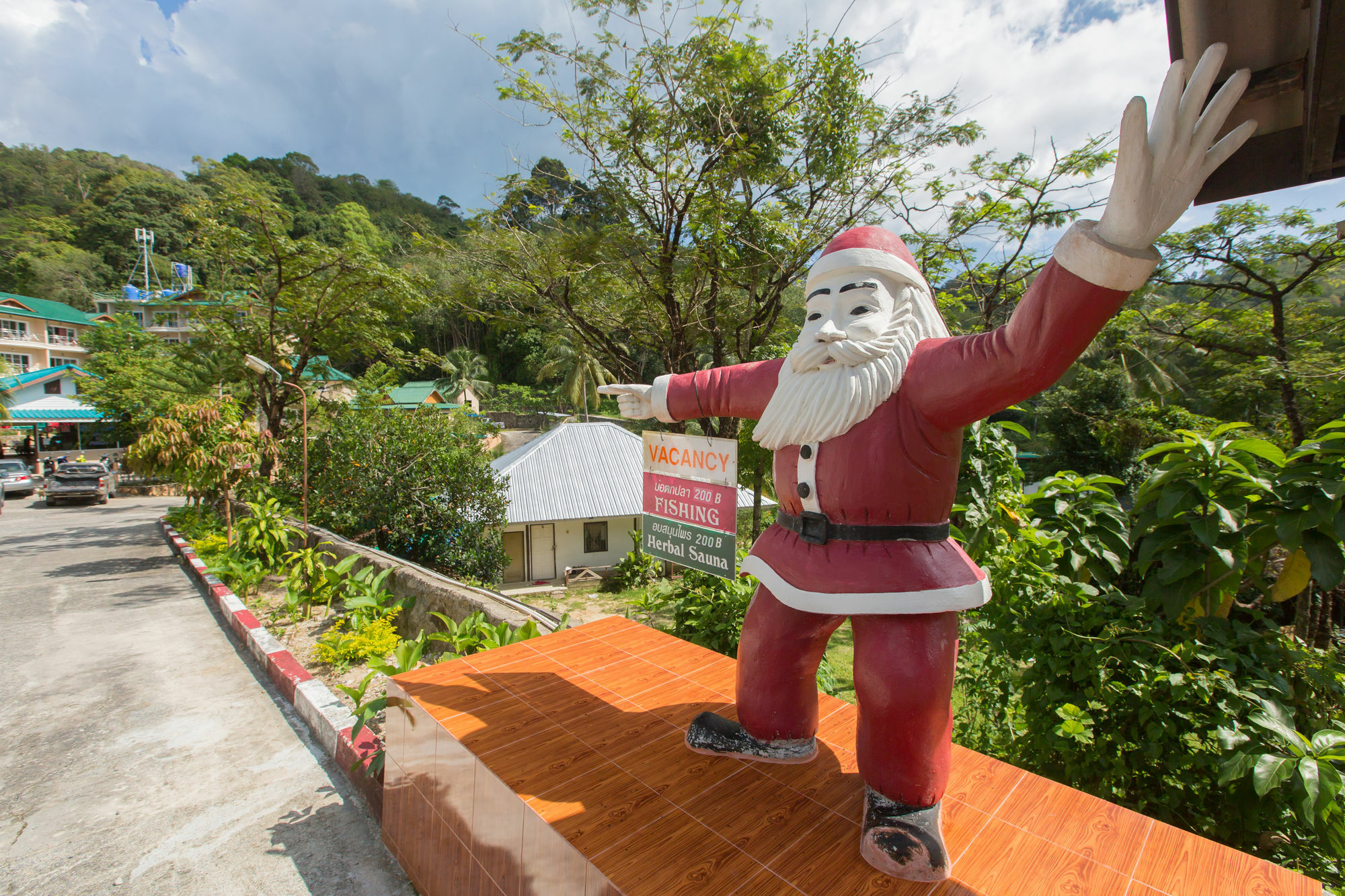 Patong Rai Rom Yen Resort Sha Exterior photo